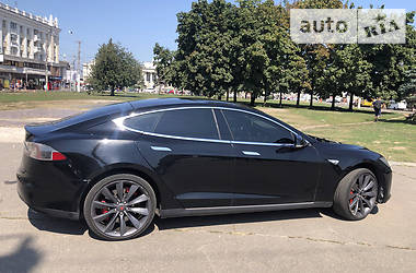 Лифтбек Tesla Model S 2013 в Каменском