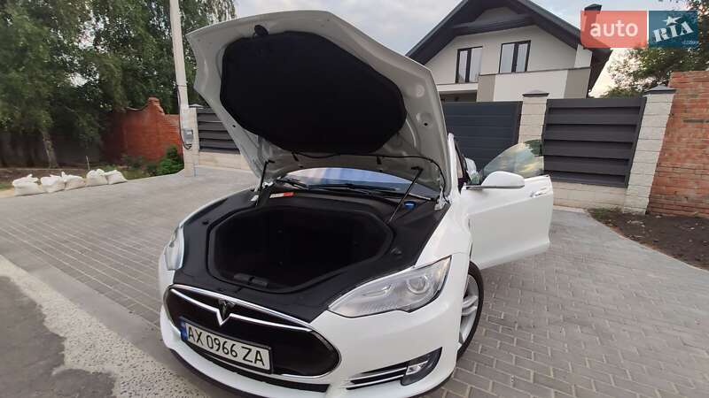 Ліфтбек Tesla Model S 2014 в Харкові фото 18 Ліфтбек Tesla Model S 2014 в Харкові
