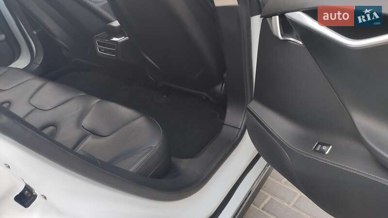 Ліфтбек Tesla Model S 2014 в Харкові фото 19 Ліфтбек Tesla Model S 2014 в Харкові