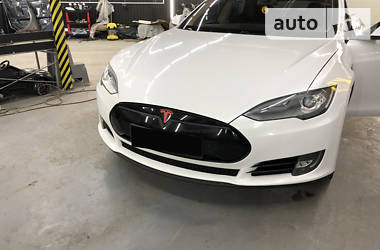 Седан Tesla Model S 2013 в Києві