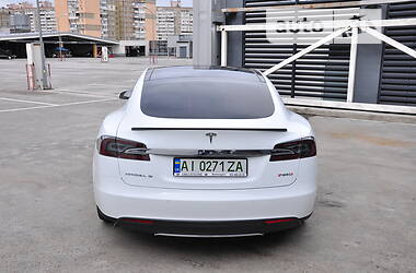 Хэтчбек Tesla Model S 2015 в Броварах