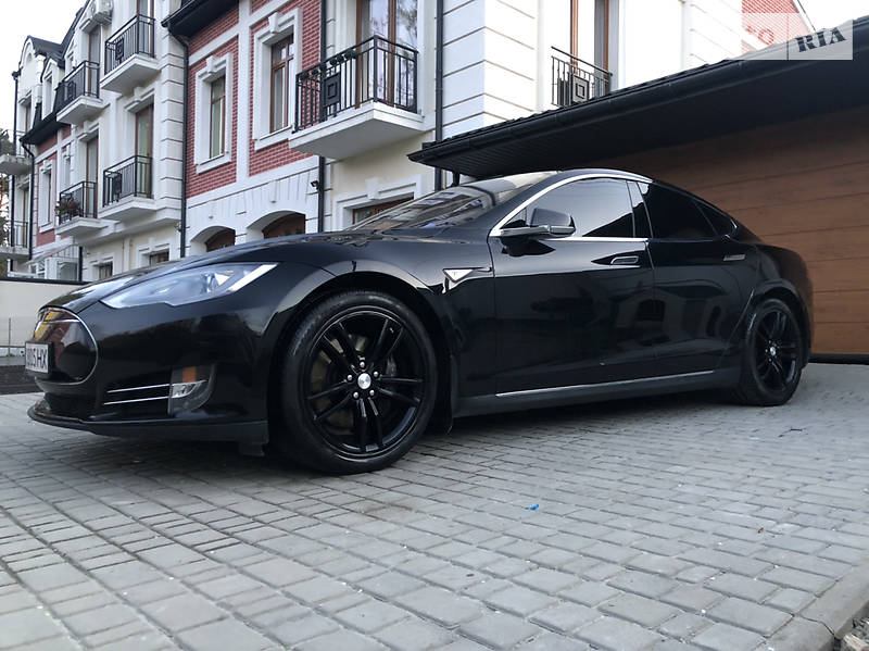 Хэтчбек Tesla Model S 2013 в Львове