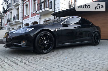 Хэтчбек Tesla Model S 2013 в Львове