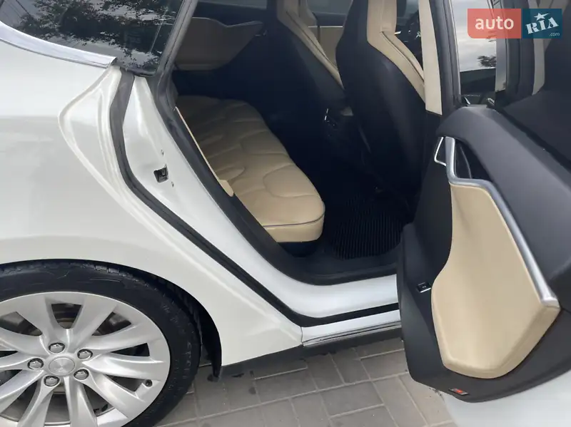 Tesla Model S 2013