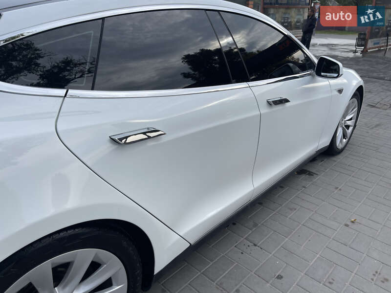Лифтбек Tesla Model S 2013 в Днепре