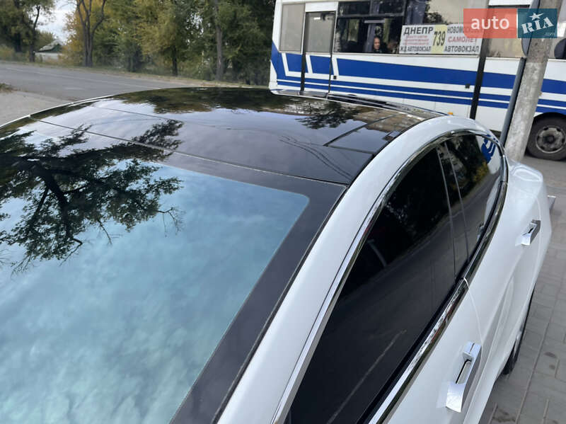 Лифтбек Tesla Model S 2013 в Днепре