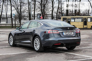 Лифтбек Tesla Model S 2016 в Киеве