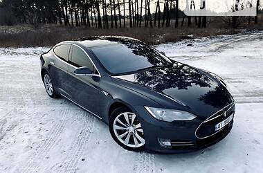 Ліфтбек Tesla Model S 2014 в Києві