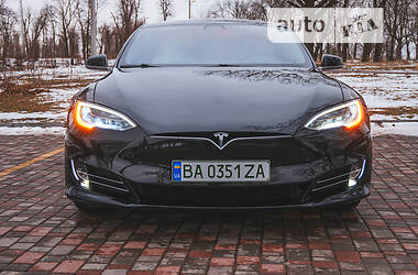 Седан Tesla Model S 2017 в Кропивницком