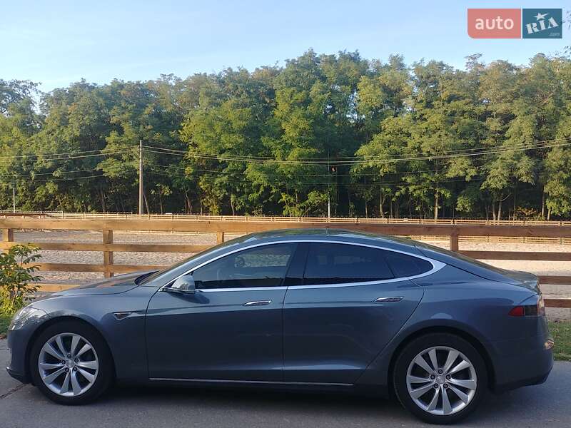 Ліфтбек Tesla Model S 2014 в Києві