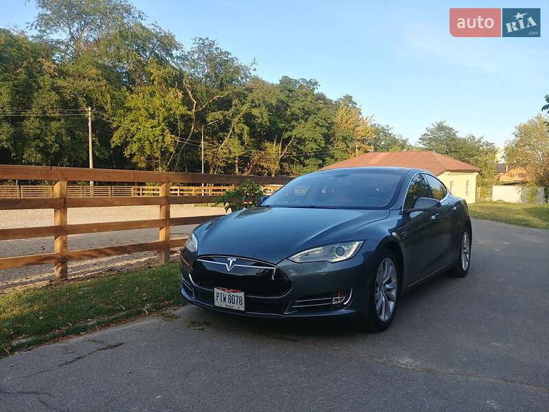 Ліфтбек Tesla Model S 2014 в Києві фото 15 Ліфтбек Tesla Model S 2014 в Києві
