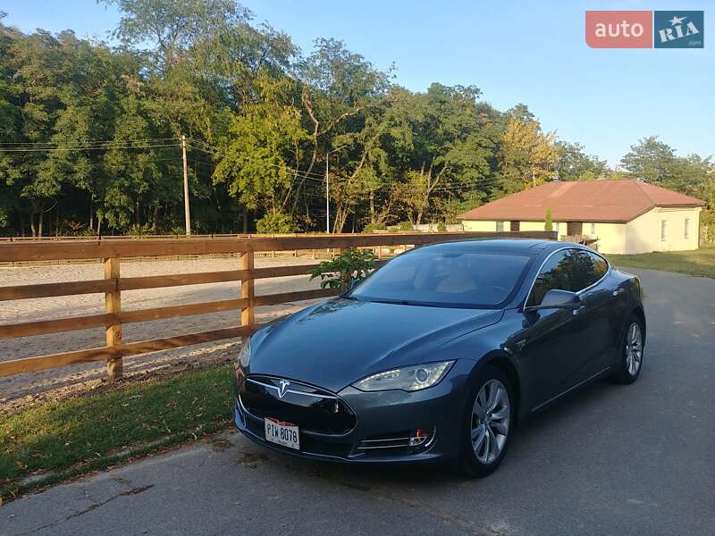 Ліфтбек Tesla Model S 2014 в Києві