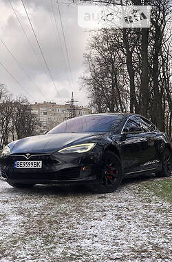 Седан Tesla Model S 2016 в Черновцах