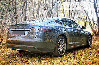 Лифтбек Tesla Model S 2014 в Запорожье