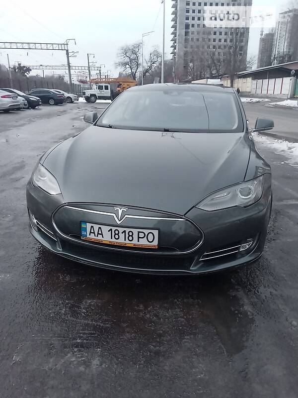 Лифтбек Tesla Model S 2013 в Киеве