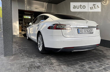 Седан Tesla Model S 2013 в Днепре
