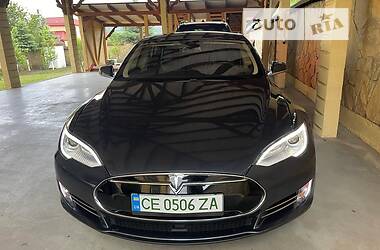 Седан Tesla Model S 2015 в Черновцах