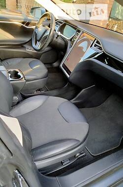 Лифтбек Tesla Model S 2013 в Киеве