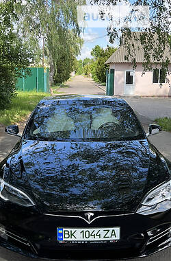 Седан Tesla Model S 2018 в Дубно