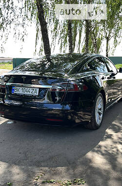 Седан Tesla Model S 2018 в Дубно