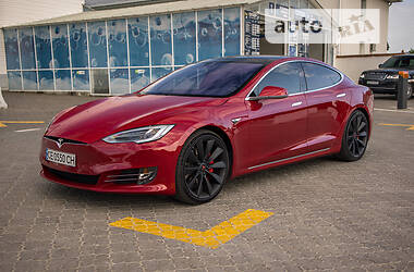 Ліфтбек Tesla Model S 2016 в Чернівцях