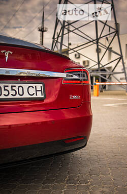 Ліфтбек Tesla Model S 2016 в Чернівцях