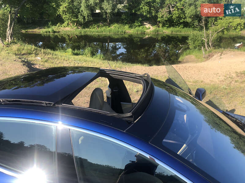 Лифтбек Tesla Model S 2016 в Киеве