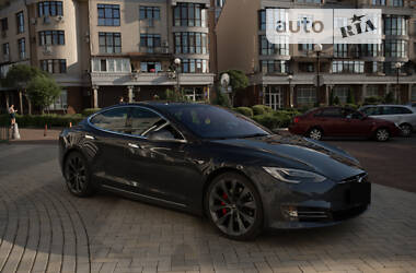 Ліфтбек Tesla Model S 2018 в Києві