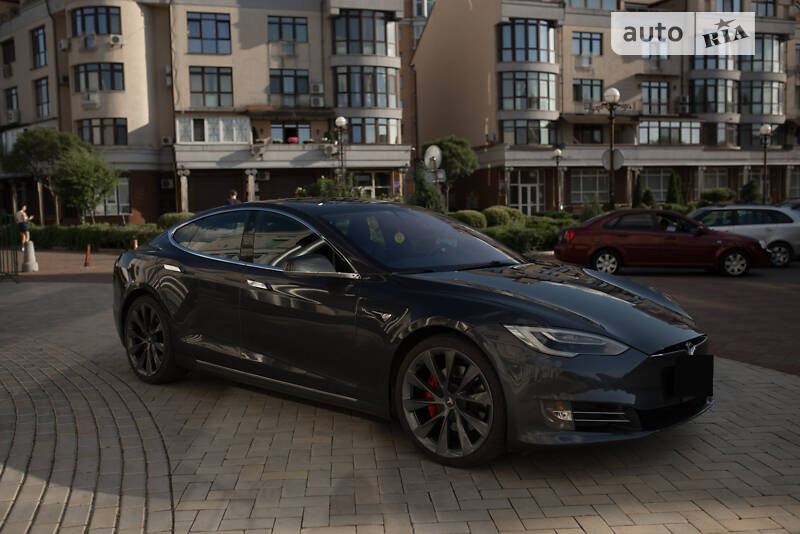 Ліфтбек Tesla Model S 2018 в Києві