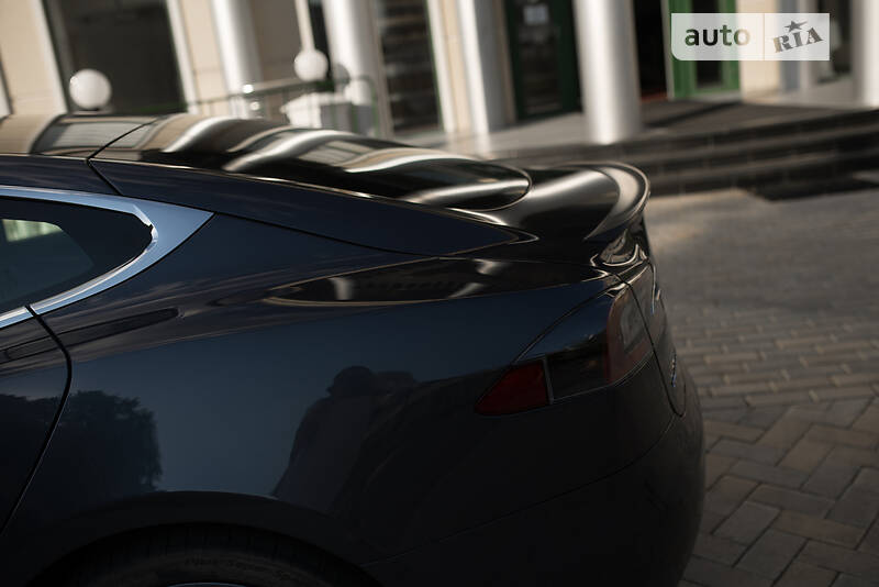Лифтбек Tesla Model S 2018 в Киеве