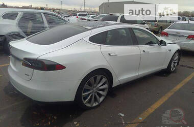 Лифтбек Tesla Model S 2015 в Киеве