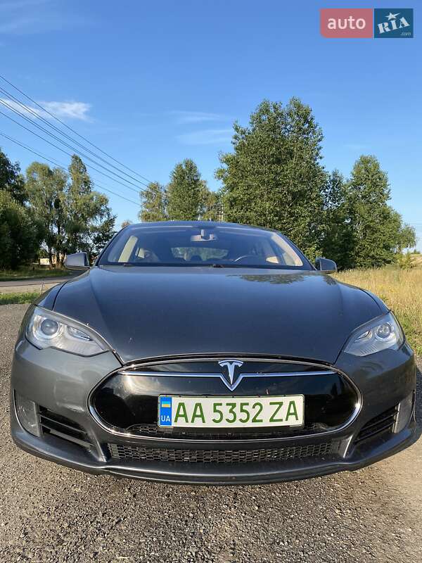 Ліфтбек Tesla Model S 2013 в Києві