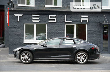 Лифтбек Tesla Model S 2014 в 