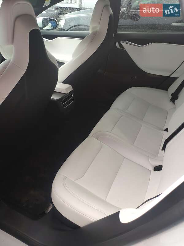 Лифтбек Tesla Model S 2017 в Хмельницком