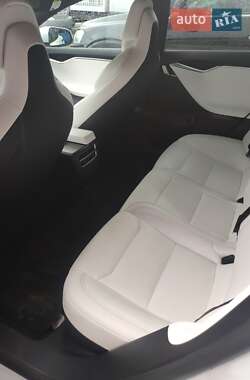 Лифтбек Tesla Model S 2017 в 