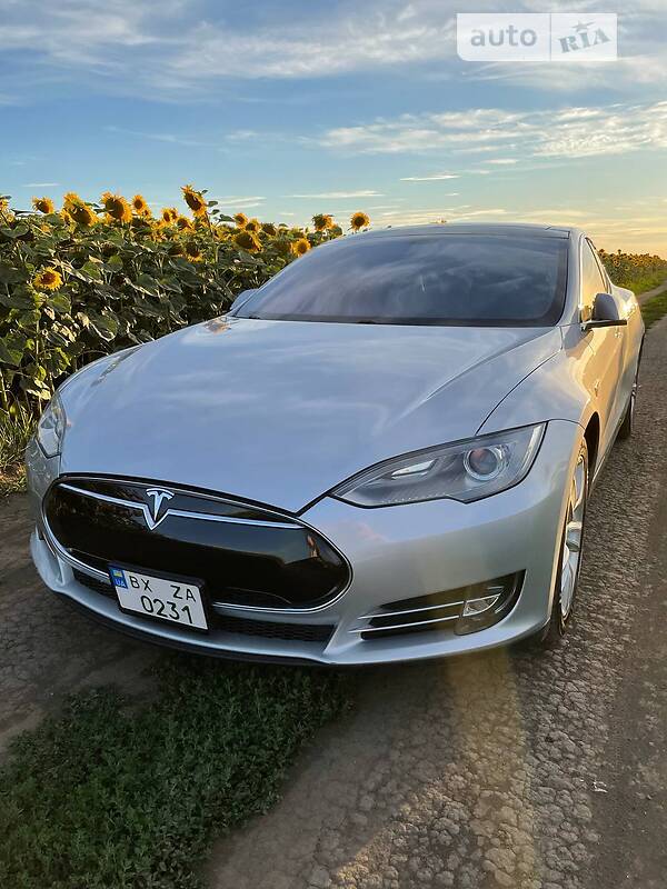 Хетчбек Tesla Model S 2014 в Хмельницькому фото 3 Хетчбек Tesla Model S 2014 в Хмельницькому