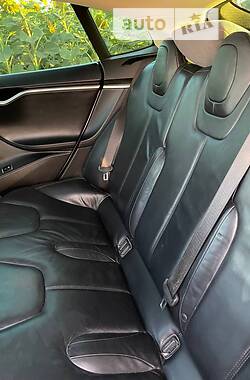 Хэтчбек Tesla Model S 2014 в 