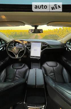 Хэтчбек Tesla Model S 2014 в 