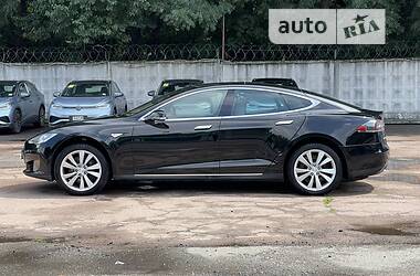 Ліфтбек Tesla Model S 2015 в Києві