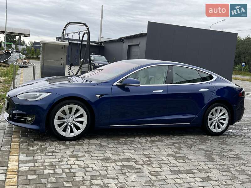 Ліфтбек Tesla Model S 2018 в Львові