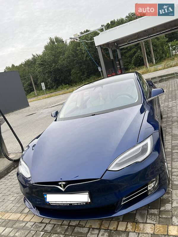 Ліфтбек Tesla Model S 2018 в Львові