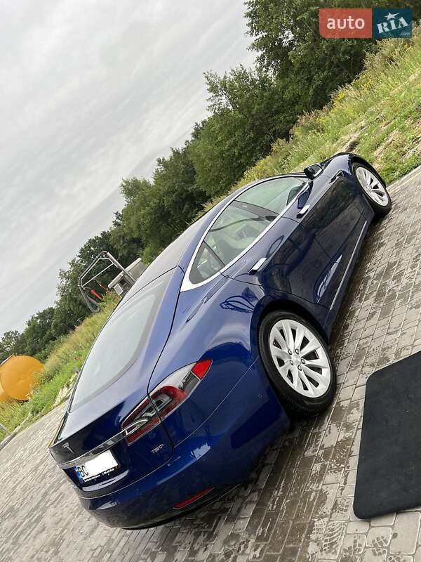 Лифтбек Tesla Model S 2018 в Львове