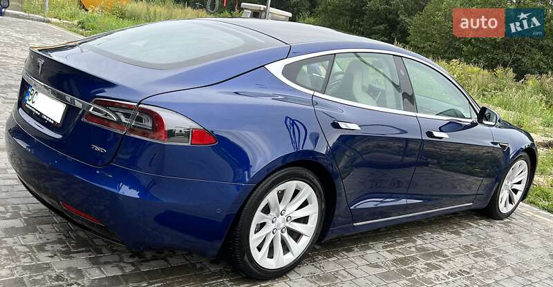 Ліфтбек Tesla Model S 2018 в Львові