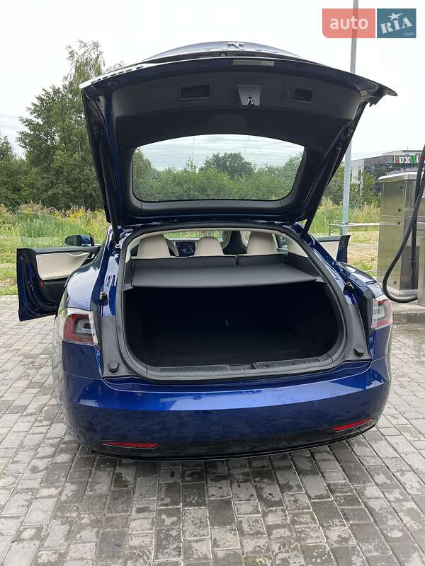 Лифтбек Tesla Model S 2018 в Львове