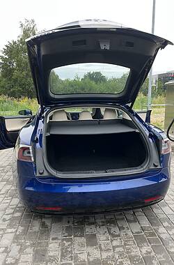 Лифтбек Tesla Model S 2018 в Львове