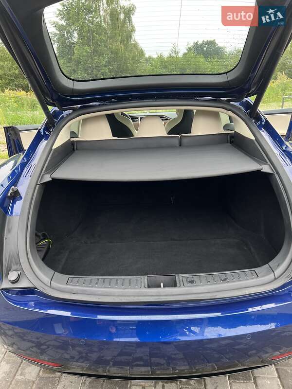 Ліфтбек Tesla Model S 2018 в Львові