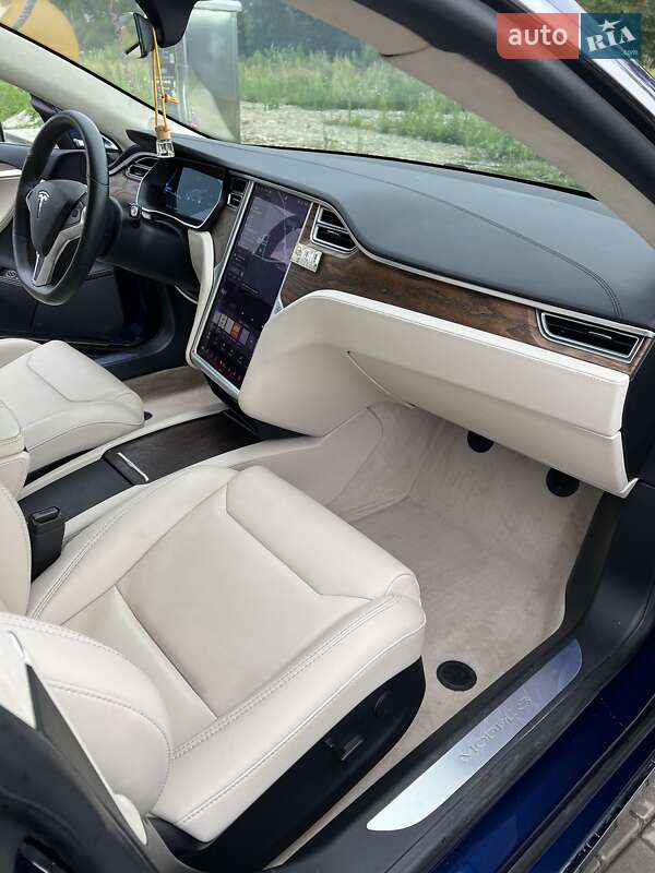 Ліфтбек Tesla Model S 2018 в Львові