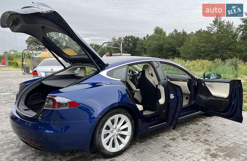 Ліфтбек Tesla Model S 2018 в Львові