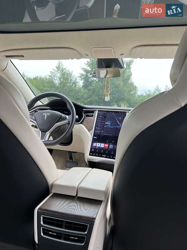 Лифтбек Tesla Model S 2018 в Львове