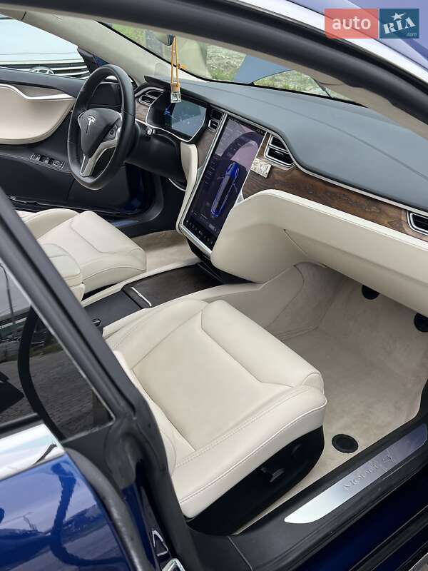 Ліфтбек Tesla Model S 2018 в Львові